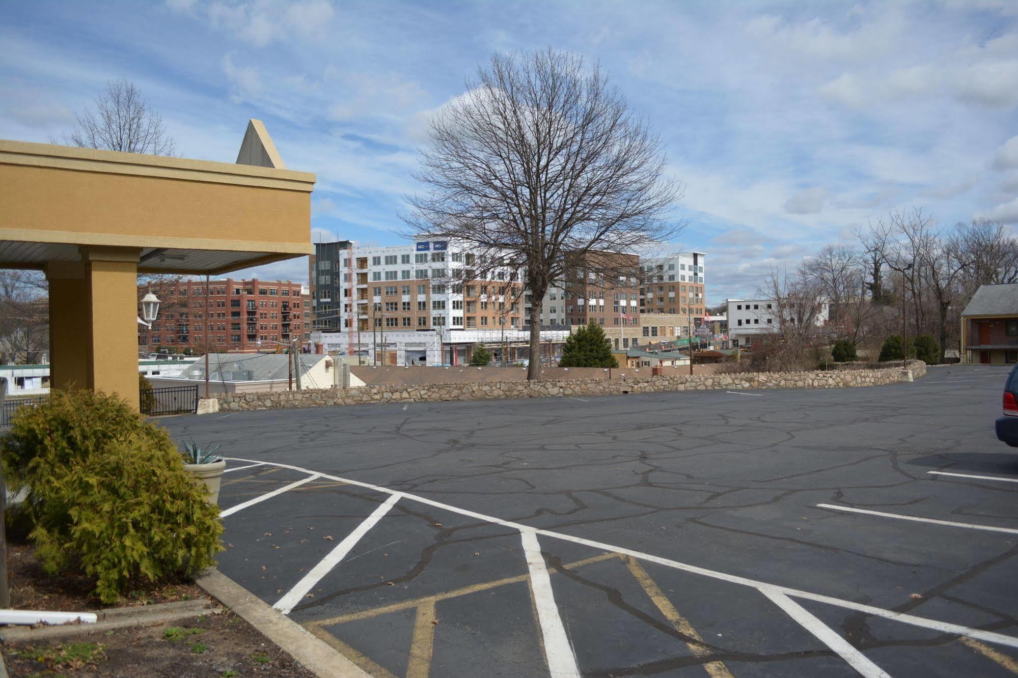 Budget Inn Falls Church Eksteriør bilde