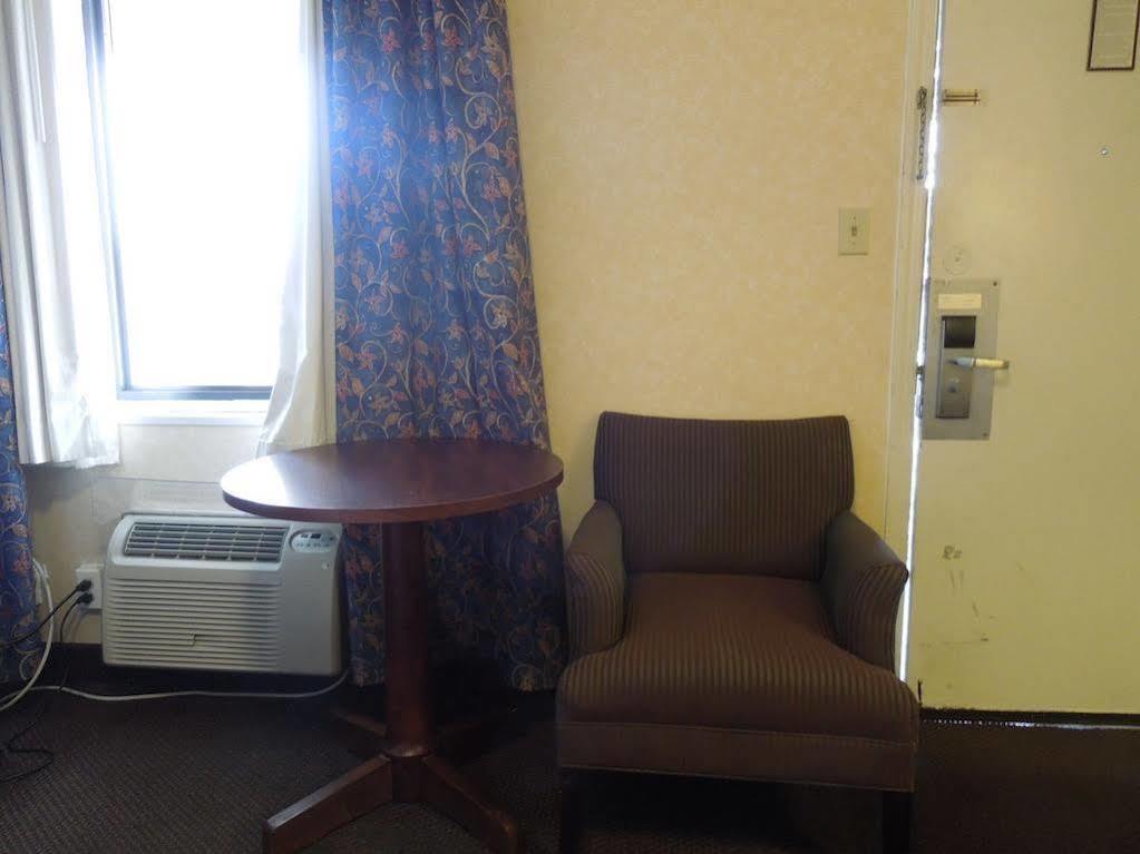 Budget Inn Falls Church Eksteriør bilde